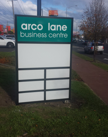 Arco Lane pylon sign