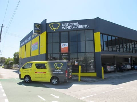 National Windscreens outdoor Building & Van cnr